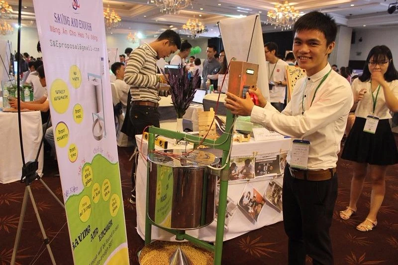 máng heo tự động của phạm minh công