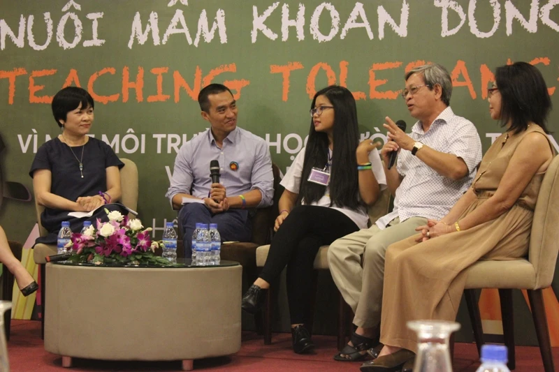 Ngôi trường đầu tiên dạy về người đồng tính ảnh 1