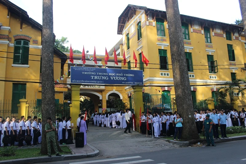 Ngôi trường có kiến trúc cổ kính và được mệnh danh là một trong những trường đẹp nhất thành phố.