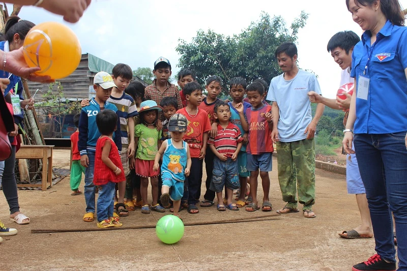Người Sài Gòn mang Tết trung thu đến trẻ em vùng sâu