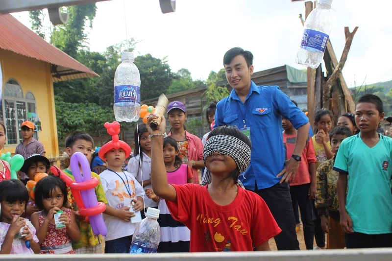 Người Sài Gòn mang Tết trung thu đến trẻ em vùng sâu