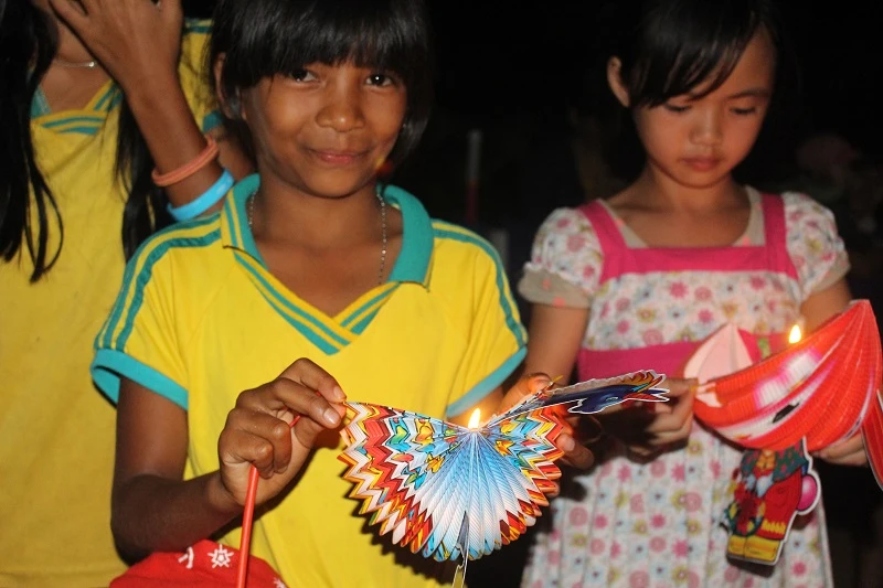 Người Sài Gòn mang Tết trung thu đến trẻ em vùng sâu