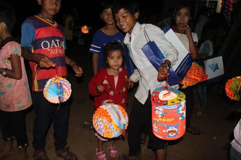 Người Sài Gòn mang Tết trung thu đến trẻ em vùng sâu