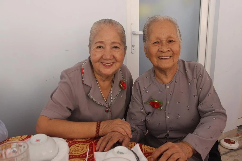 nghệ sĩ thiên kim và ngọc đáng lớn