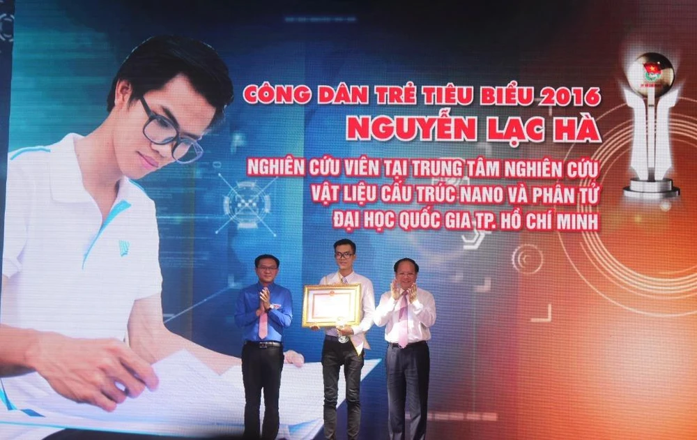 Gương công dân trẻ Nguyễn Lạc Hà được vinh danh