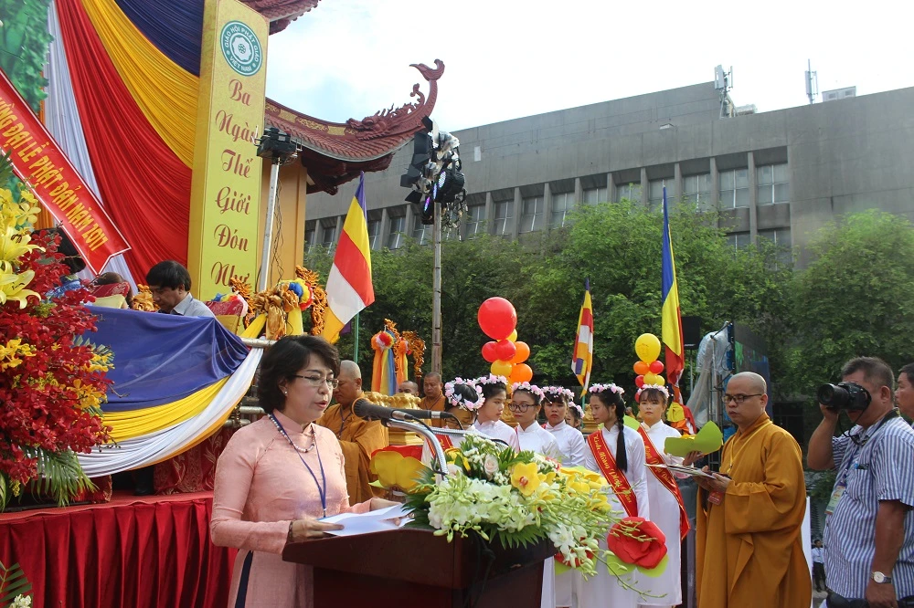 Bà Tô Thị Bích Châu, Chủ tịch MTTQ Việt Nam TP.HCM phát biểu tại buổi lễ