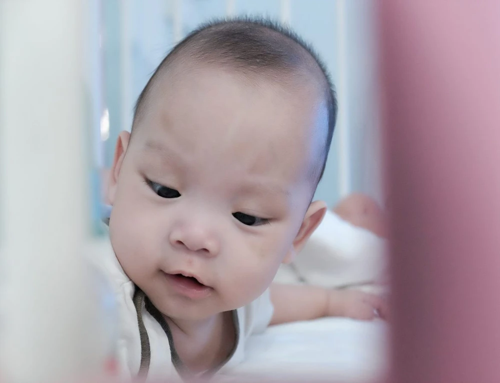 Bé trai sơ sinh bị vứt ở lề đường giờ ra sao? ảnh 1