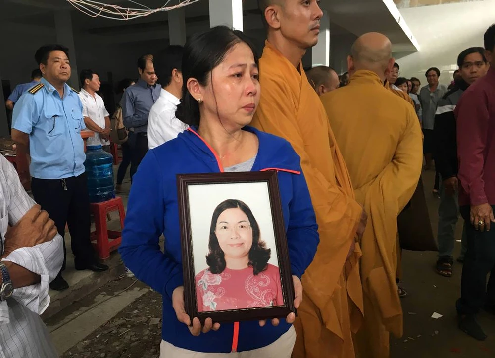 Người thân khóc đưa chủ tịch phường Nguyễn Thái Bình ảnh 1