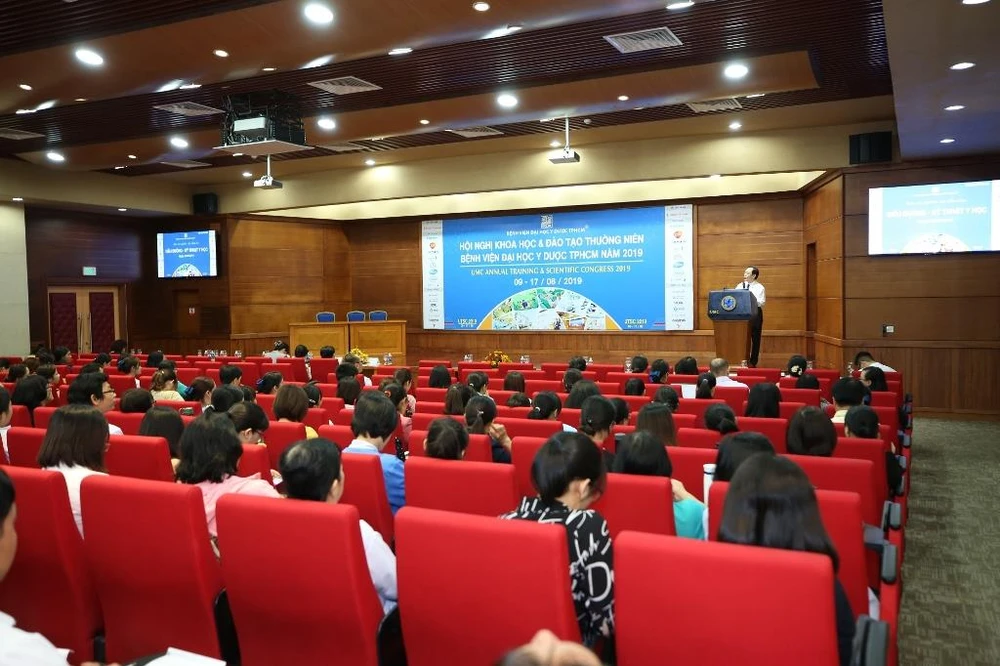 Não tủy bị rò dịch nhưng 'chăm chỉ' trị bệnh viêm mũi 11 năm ảnh 2 Não tủy bị rò dịch nhưng 'chăm chỉ' trị bệnh viêm mũi 11 năm ảnh 2