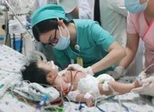 Bé trai 2,5 tháng tuổi nguy kịch do hội chứng 'baby blue'