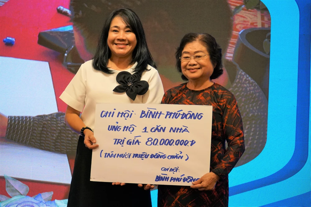 Nhiều cá nhân, đơn vị ủng hộ các hoạt động kỷ niệm "Hành trình 10 năm vì Hoàng Sa - Trường Sa thân yêu". Ảnh: BẢO PHƯƠNG