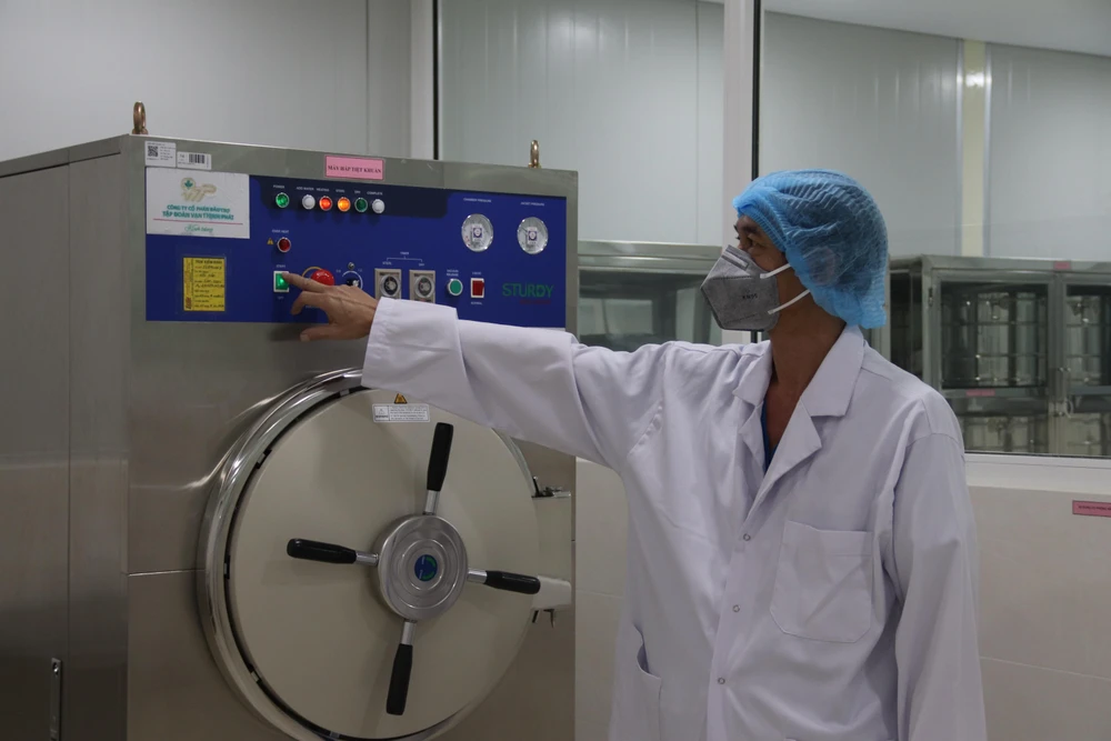 Phòng hấp tiệt trùng sữa tại ngân hàng sữa mẹ Bệnh viện Hùng Vương. Ảnh: HL