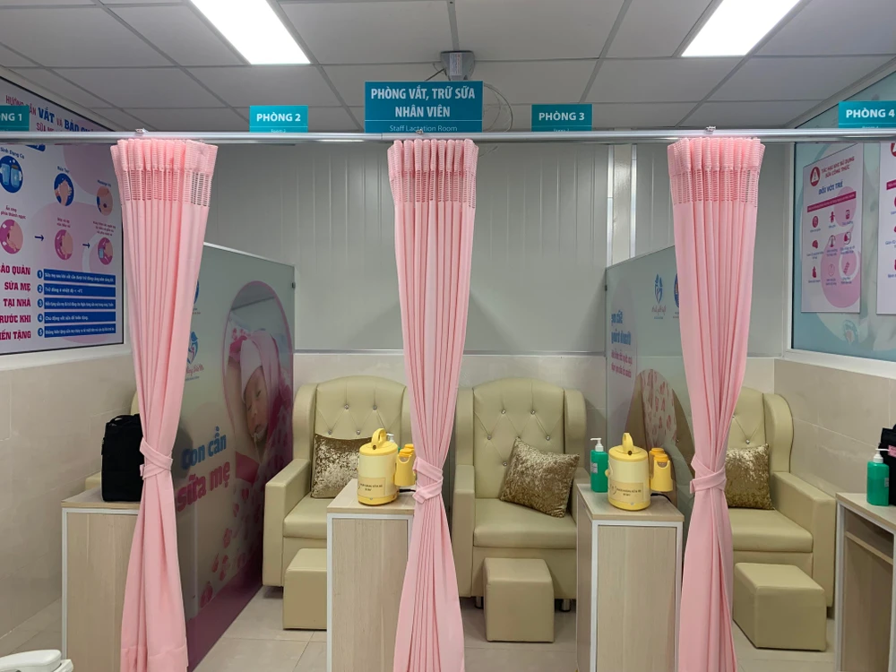 Khu vực vắt sữa mẹ của ngân hàng sữa mẹ Bệnh viện Hùng Vương. Ảnh: HL