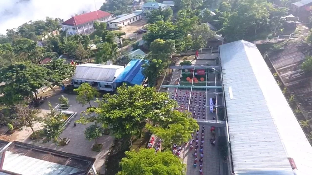 Khai giảng ở trường Phổ thông dân tộc bán trú tiểu học Vừ A Dính (xã Trà Don). Ảnh: Thầy Vỹ