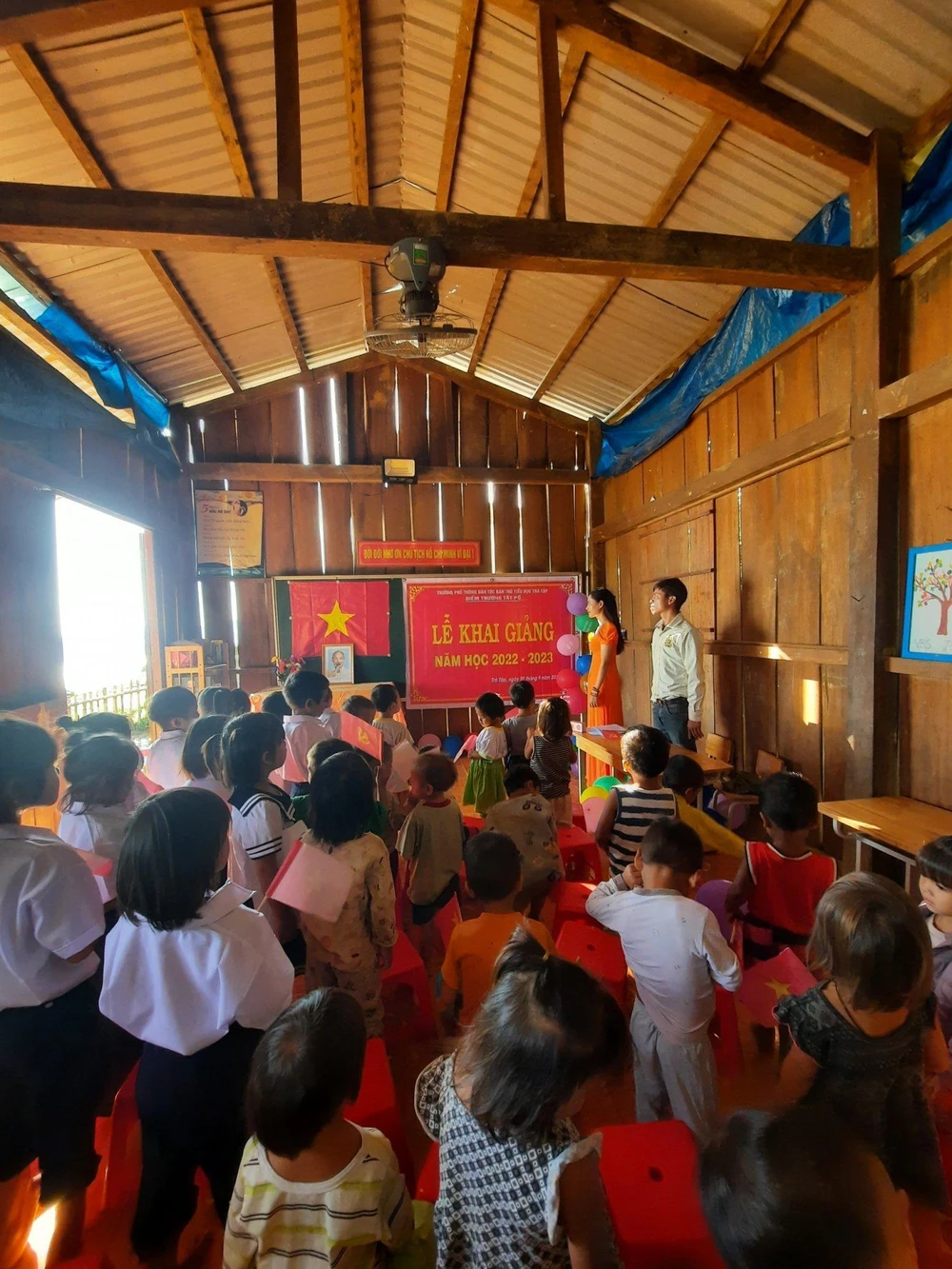 Lễ khai giảng ở điểm trường Tăk Pổ, trường Phổ thông dân tộc bán trú tiểu học Trà Tập (xã Trà Tập). Ảnh: Cô Thu