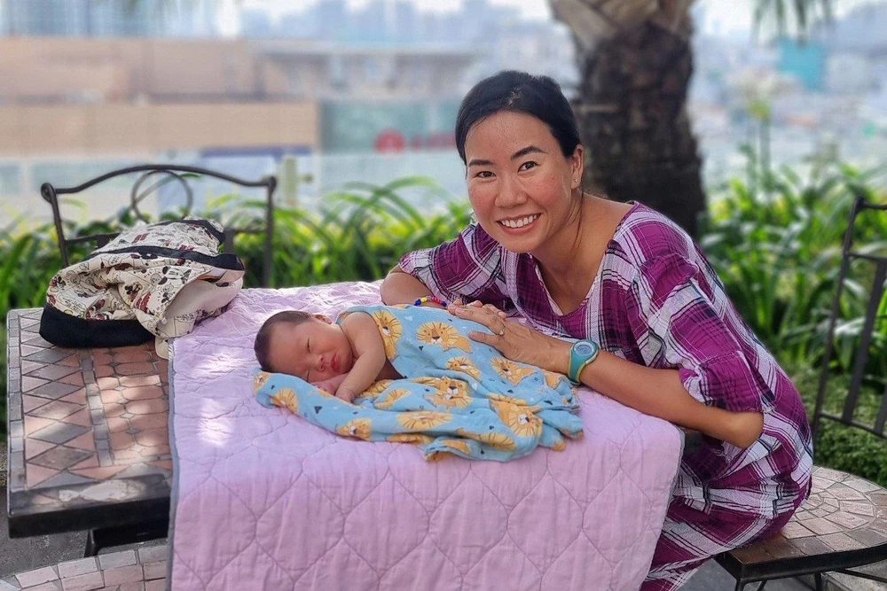 Chị Hoàng Yến và con đã được xuất viện về nhà và rất cảm kích hành động của tài xế Mai Linh. 