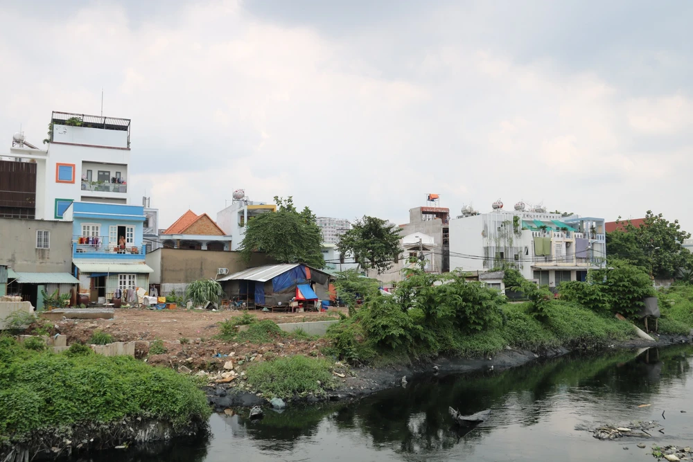 kenh tham luong - ben cat.jpg