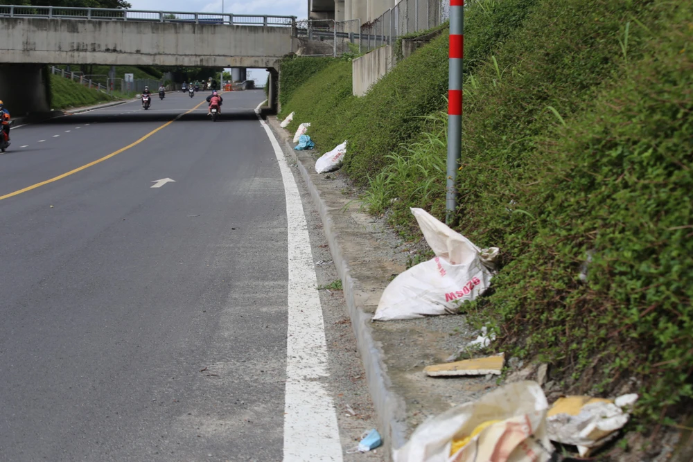 biển cấm đổ rác (5).jpg