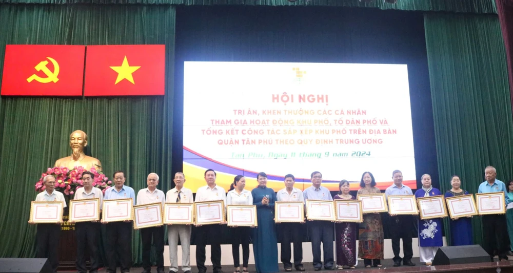 quận Tân Phú (1).jpg