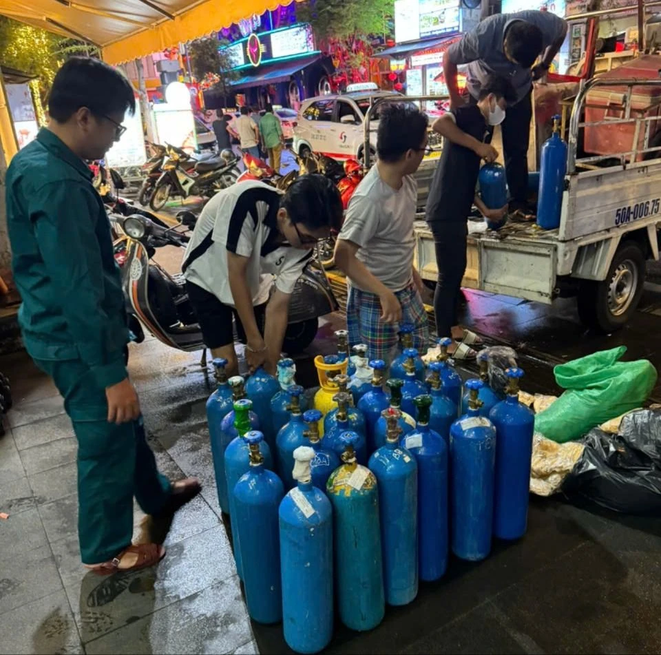 phố đêm Bùi Viện (24).jpg