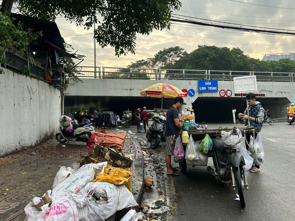 chợ tự phát (6).jpg