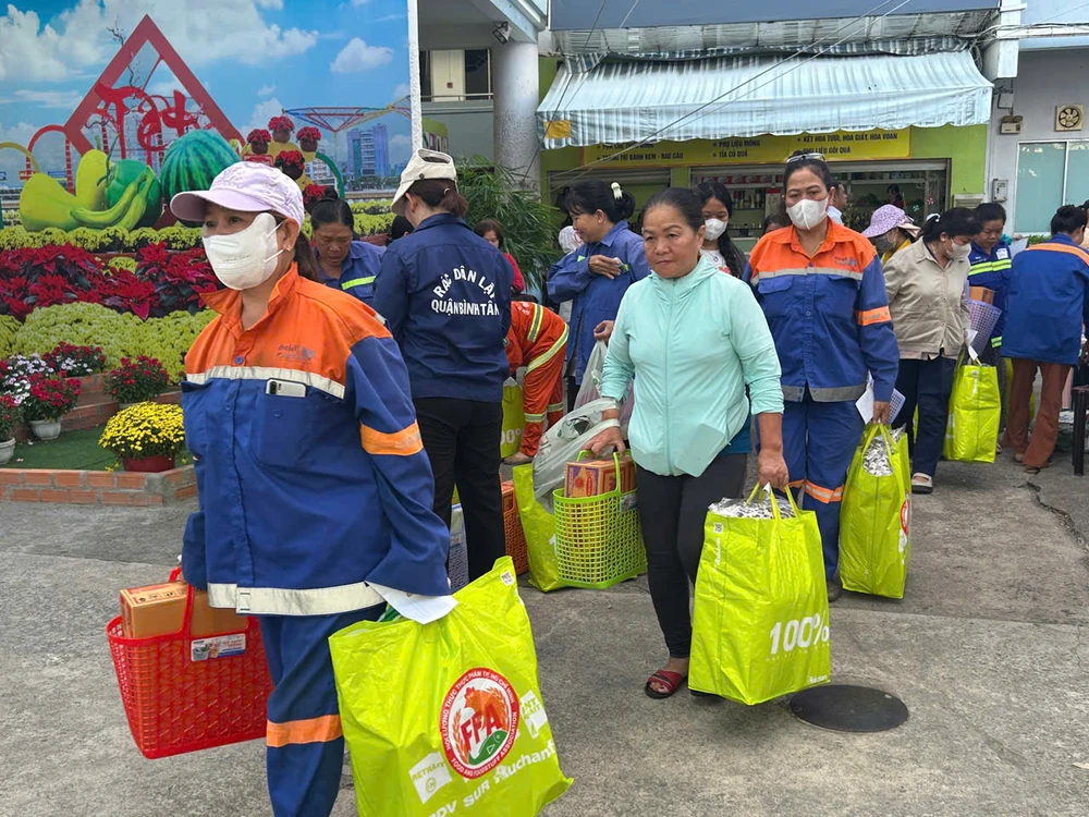 nữ công nhân (6).jpg