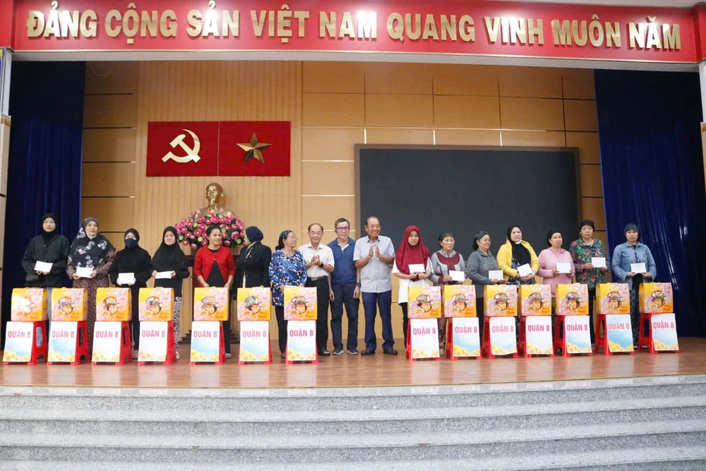 Trương Hòa Bình (4).jpg