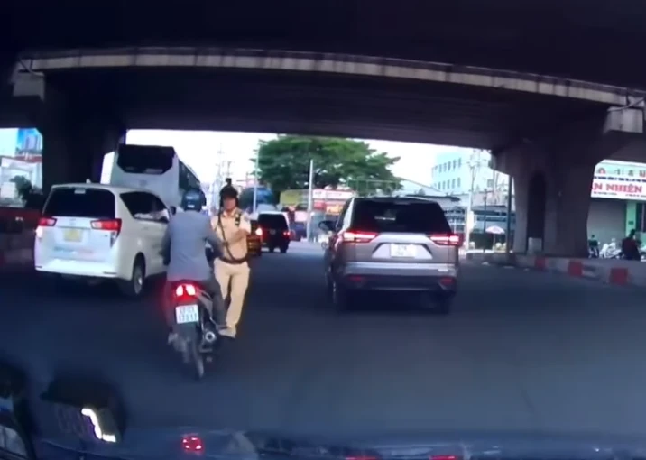 chiến sĩ CSGT.png