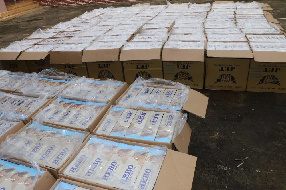 Phát hiện xe tải vận chuyển 60.000 bao thuốc lá lậu ảnh 2