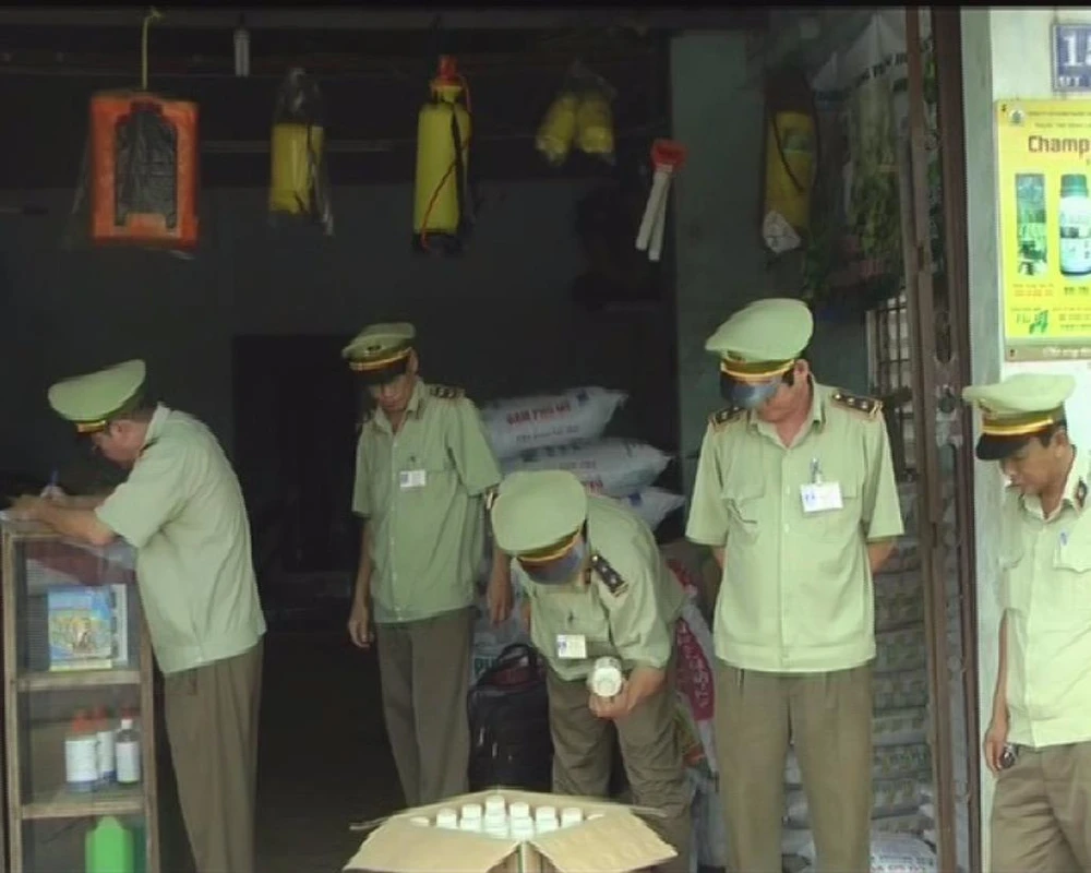 Phát hiện nhiều thuốc bảo vệ thực vật bị xóa hạn dùng ảnh 3