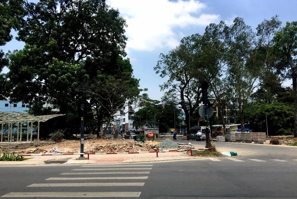 Đi công viên Gia Định, coi chừng... lọt hố! ảnh 6