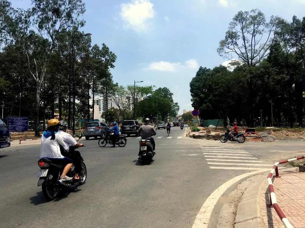 Đi công viên Gia Định, coi chừng... lọt hố! ảnh 7