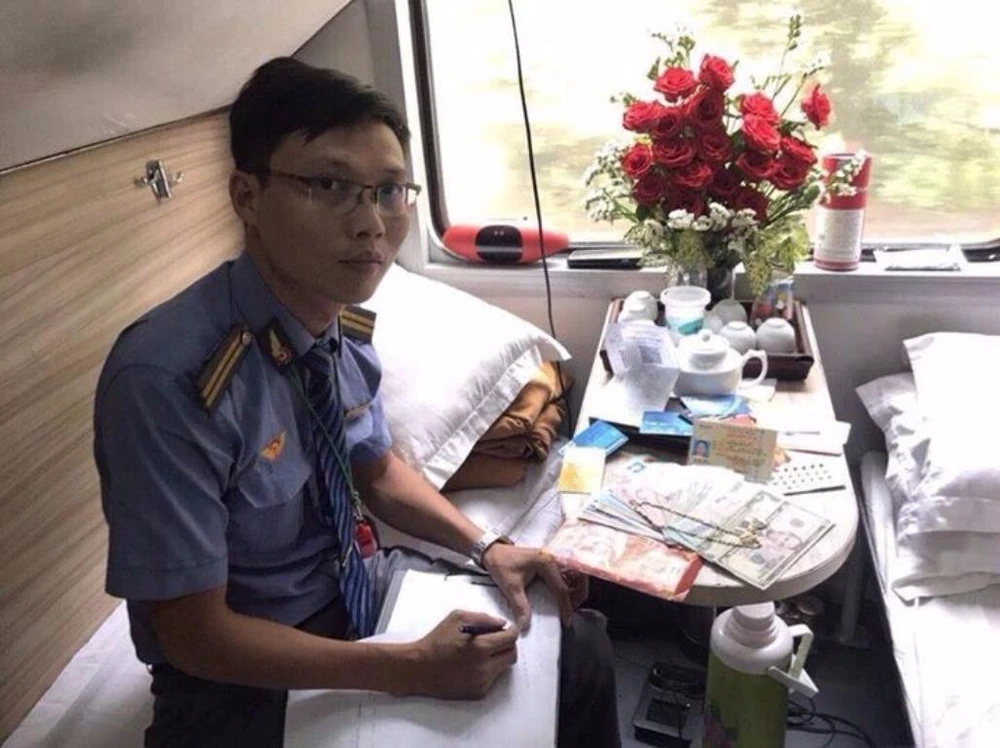 Tiếp viên đường sắt trả lại tài sản giá trị lớn ảnh 1