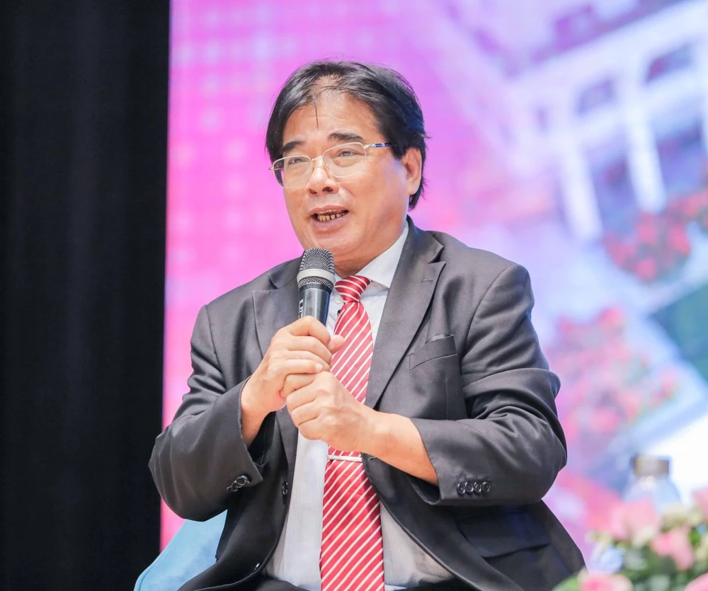 Thu phí cao mất người học, thu thấp khó giữ nhân tài ảnh 2