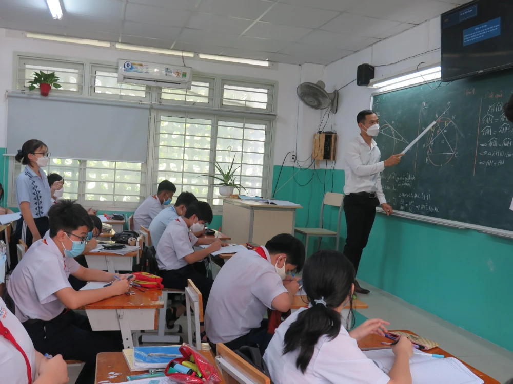 Học sinh lớp 9 Trường THCS Lạc Hồng (TP.HCM) trong giờ ôn tập, chuẩn bị cho kỳ thi tuyển sinh vào lớp 10. Ảnh: PHẠM ANH Học sinh lớp 9 Trường THCS Lạc Hồng (TP.HCM) trong giờ ôn tập, chuẩn bị cho kỳ thi tuyển sinh vào lớp 10. Ảnh: PHẠM ANH