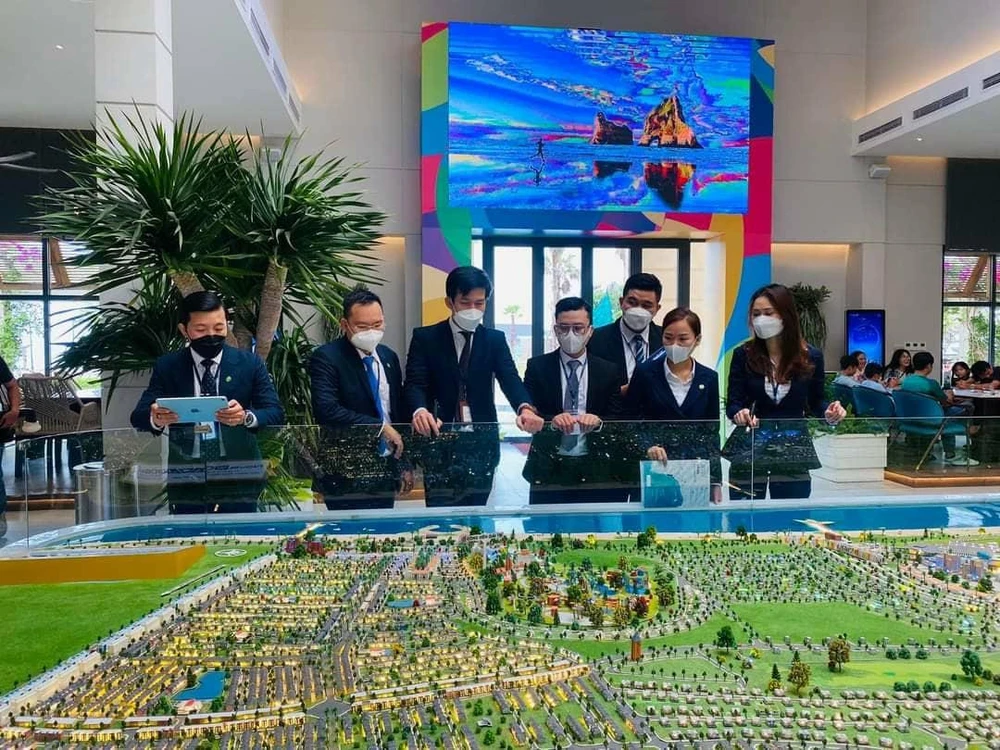 Đội ngũnhàmôigiới chuyênnghiệp của một tập đoànbất động sản lớn tại Việt Nam. Ảnh: PD