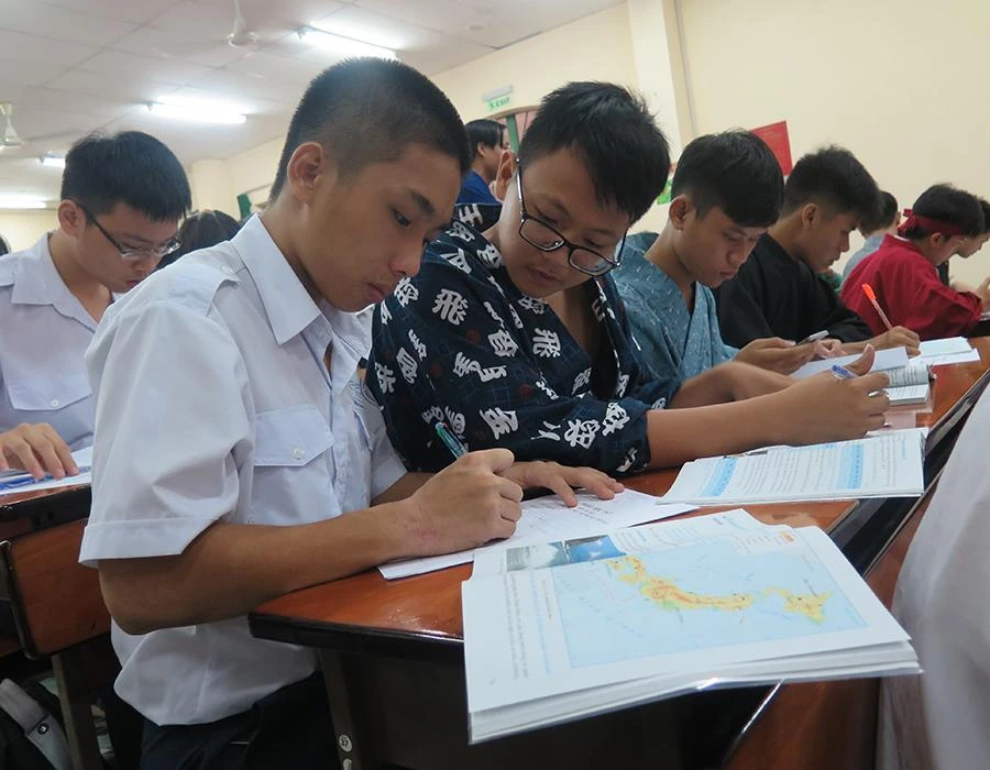 Học sinh Trường THPT Lê Quý Đôn (quận 3, TP.HCM) trong một giờ học tích hợp lịch sừ - địa lý tại trường. Ảnh: PHẠM ANH