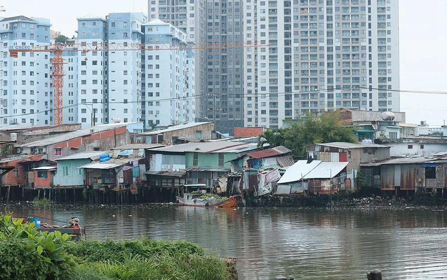 TP.HCM tiếp tục triển khai chương trình nhà ở, phải làm cho được chuyện thay nhà trên, ven kênh rạch. Ảnh: NGUYỆT NHI