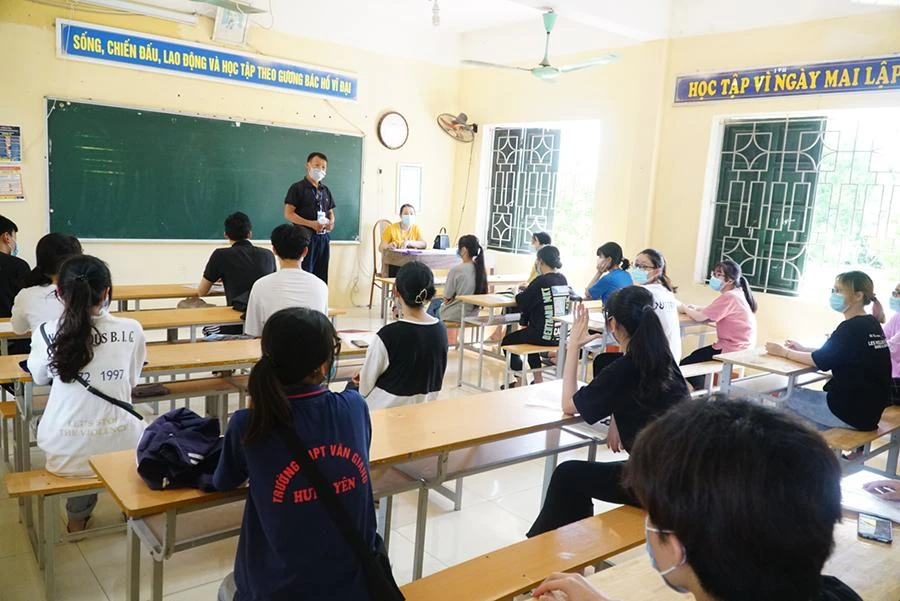 Nhiều ý kiến cho rằng dự thảo thông tư sửa đổi, bổ sung của Bộ GD&amp;ĐT đã phần nào “cởi trói”,tạo điều kiện cho cho giáo viên hơn. Ảnh: PHI HÙNG