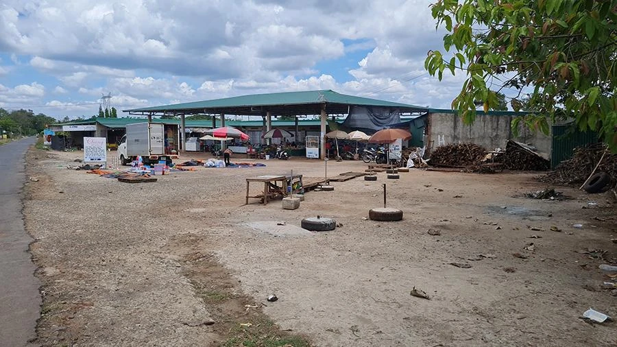 Khu vực đất được bồi thường cho người dân sau khi thu hồi đất để làm dự án nghĩa trang. Ảnh: AC