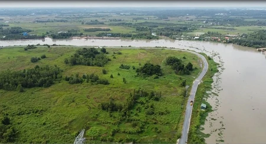 Một khu đất ven sông đang được kêu gọi đầu tư ở huyện Củ Chi, huyện đang có nhiều giải pháp nhằm ổn định thị trường bất động sản tại đây. Ảnh: CTV