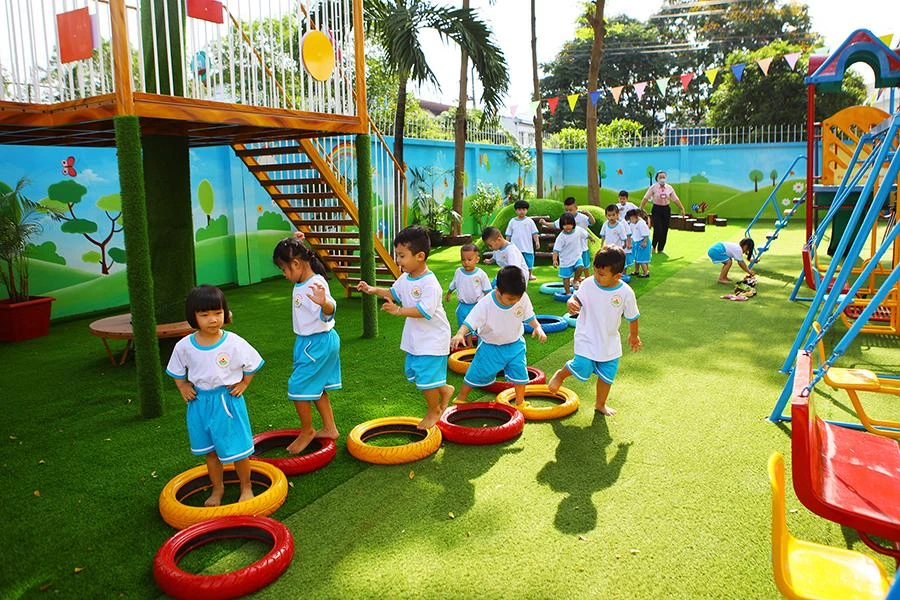 Sở GD&amp;ĐT TP.HCM cần khẩn trương xây dựng phương án, chính sách miễn, giảm học phí cho học sinh. Trong ảnh: Hoạt động học tập vui chơi tại một trường mầm non ở TP.HCM. Ảnh: NGUYỆT NHI