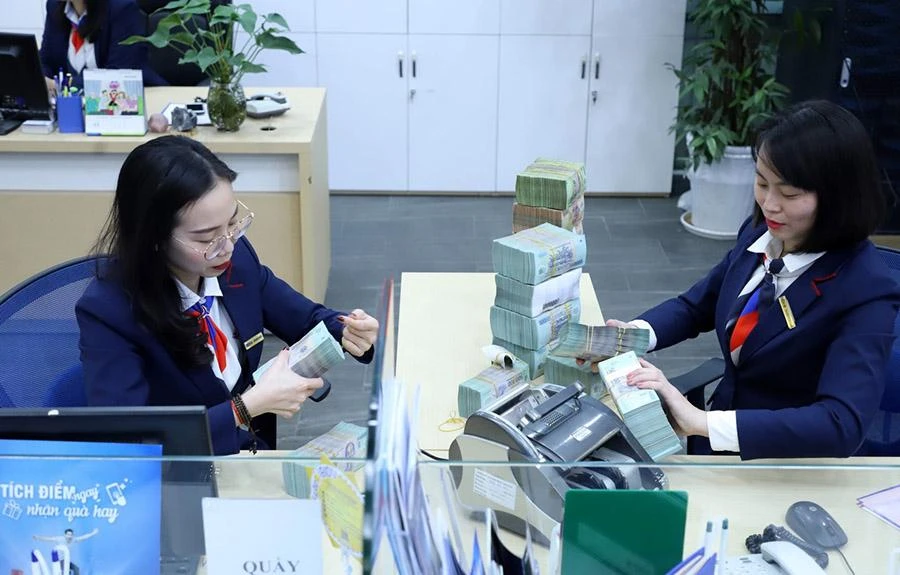 Một số ngân hàng đang tích cực triển khai gói hỗ trợ lãi suất cho nhà kinh doanh. Ảnh: TL