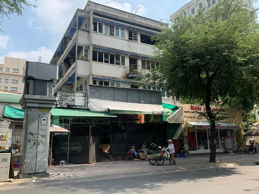 Chung cư 11 Võ Văn Tần là một trong 48 chung cư cũ xây dựng trước năm 1975 trên địa bàn quận 3. Ảnh: VIỆT HOA Chung cư 11 Võ Văn Tần là một trong 48 chung cư cũ xây dựng trước năm 1975 trên địa bàn quận 3. Ảnh: VIỆT HOA