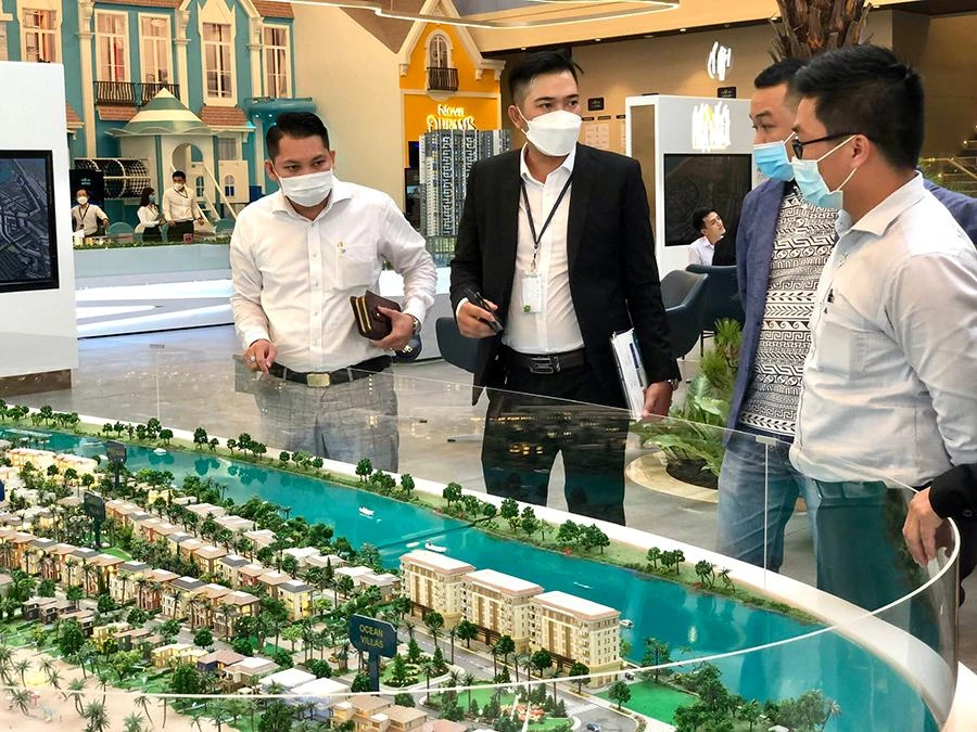 Người mua nhà cần được bảo vệ quyền lợi chặt chẽ hơn khi mua nhà ở hình thành trong tương lai. Ảnh: MINH LONG