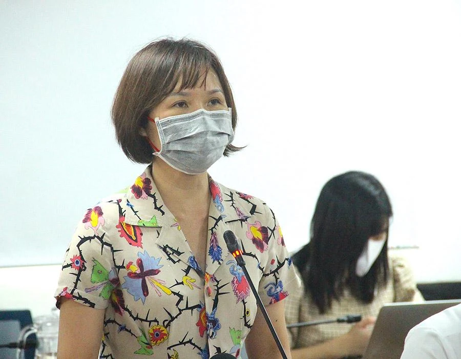 Bà Lê Hồng Nga, Phó Giám đốc Trung tâm Kiểm soát bệnh tật TP.HCM, thông tin tại buổi họp báo. Ảnh: LÊ THOA