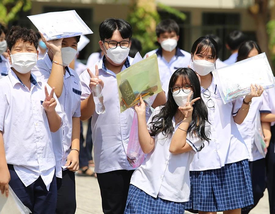 Đến sáng 12-6, các thí sinh hoàn tất ba môn thi trong kỳ tuyển sinh vào lớp 10 tại TP.HCM. Ảnh: HOÀNG GIANG