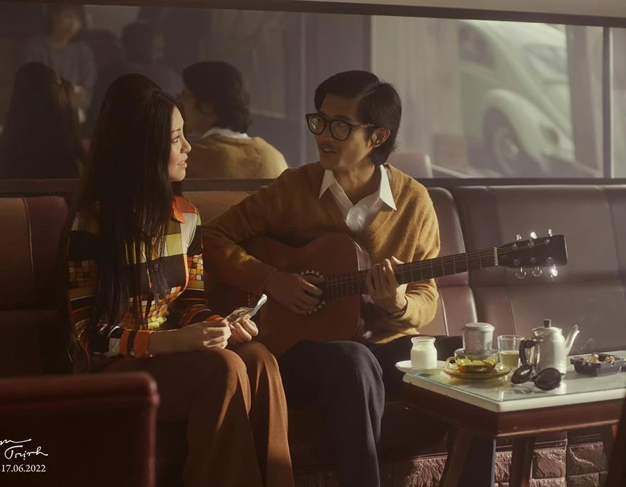 Một cảnh quay của Avin Lu và Bùi Lan Hương đóng Trịnh Công Sơn thời trẻ và Khánh Ly. Ảnh: GALAXY Một cảnh quay của Avin Lu và Bùi Lan Hương đóng Trịnh Công Sơn thời trẻ và Khánh Ly. Ảnh: GALAXY