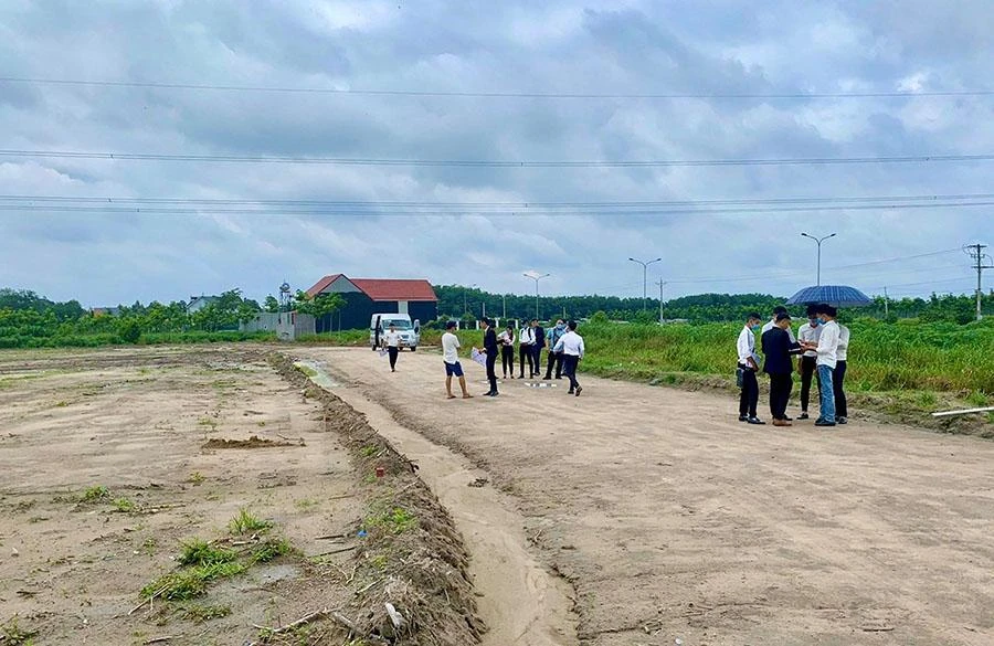 Các địa phương cần tăng cường quản lý hoạt động phân lô,bánnền tràn lan. Ảnh: MINH LONG