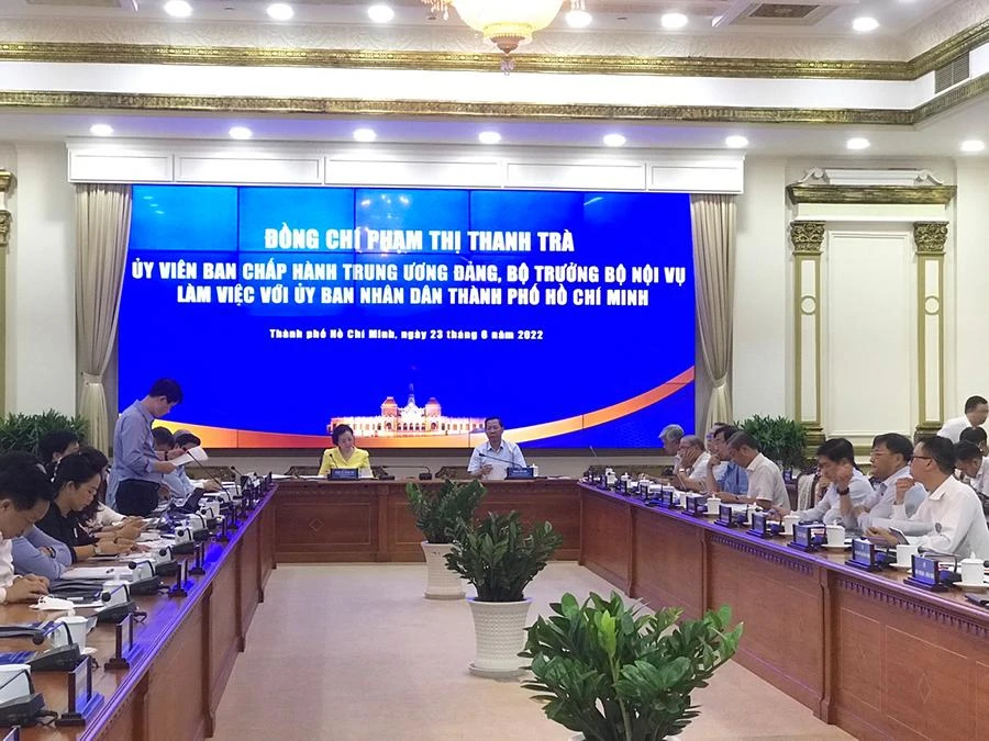 Bộ trưởng Bộ Nội vụ Phạm Thị Thanh Trà chủ trì buổi làm việc với UBND TP.HCM. Ảnh: THANH TUYỀN